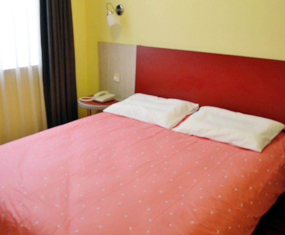 Home Inn Shanghai Century Park ภายนอก รูปภาพ